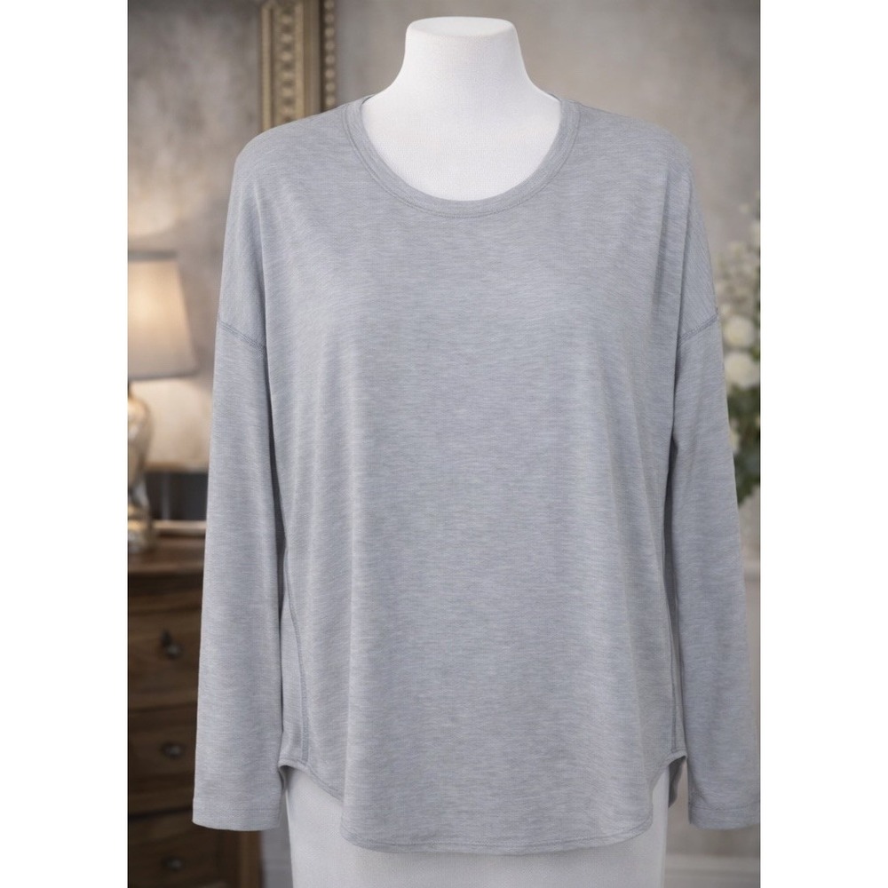 The North Face Shirt Large Gray Long Sleeve Crew Neck Curved Hem Top